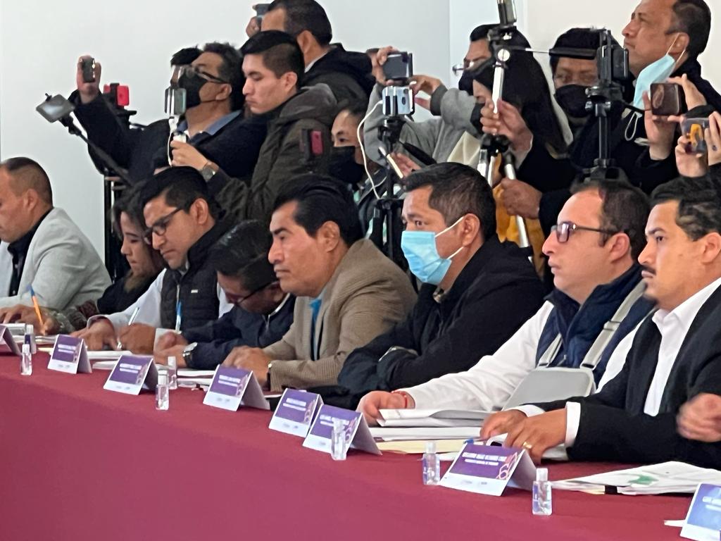 Firma Hildeberto Pérez convenio estatal para que en Zacatelco prevalezca el estado de derecho